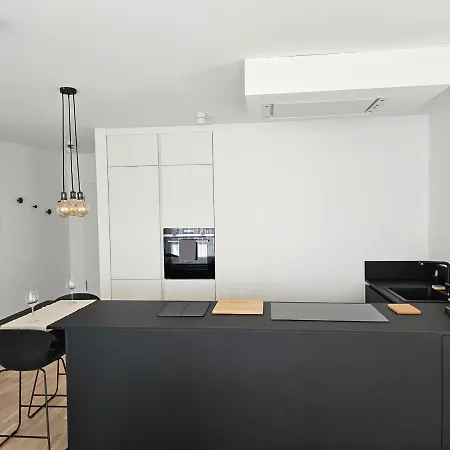 Apartment New Spacious Two Bedroom Center With Parking, Near Public Transport